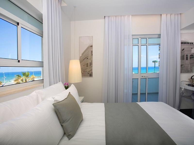 Gordon Hotel & Lounge