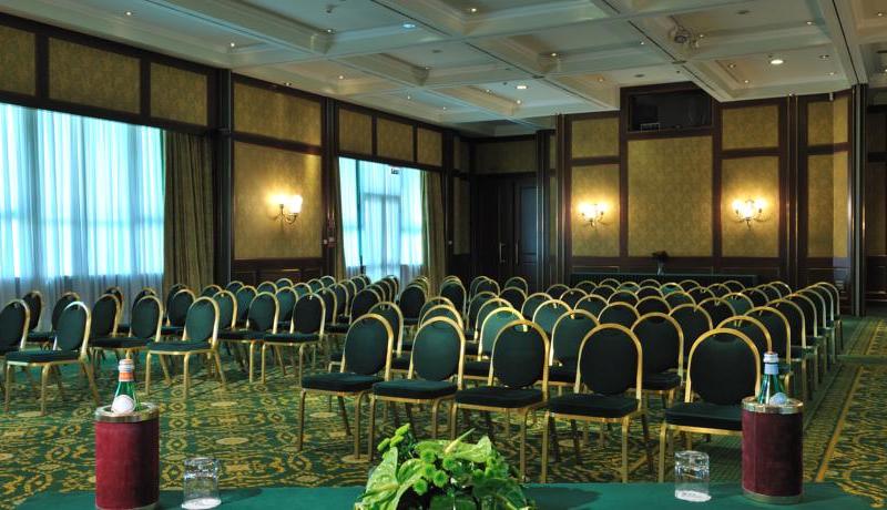 Royal Garden Hotel