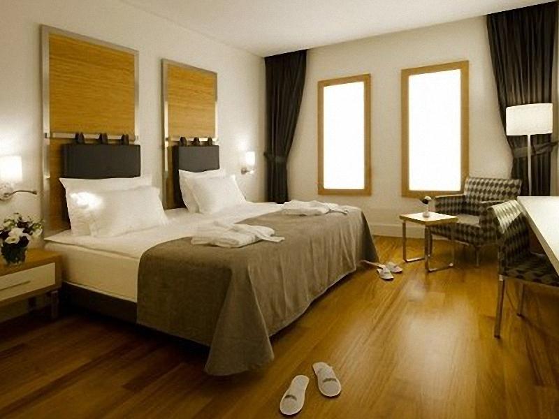 Tav Airport Hotel (Devlet Hava Meydanlari Isletmesi Airport Akademi Misafirhane)