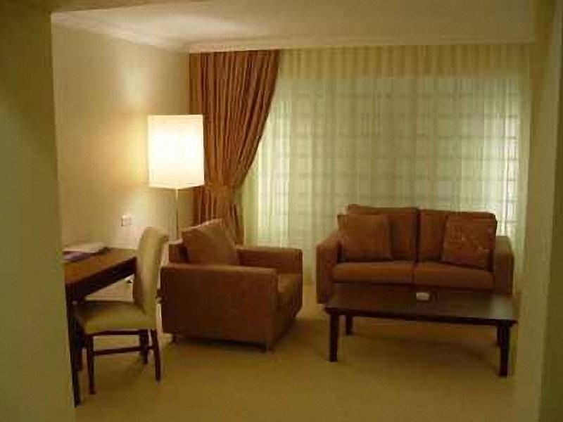 Tav Airport Hotel (Devlet Hava Meydanlari Isletmesi Airport Akademi Misafirhane)