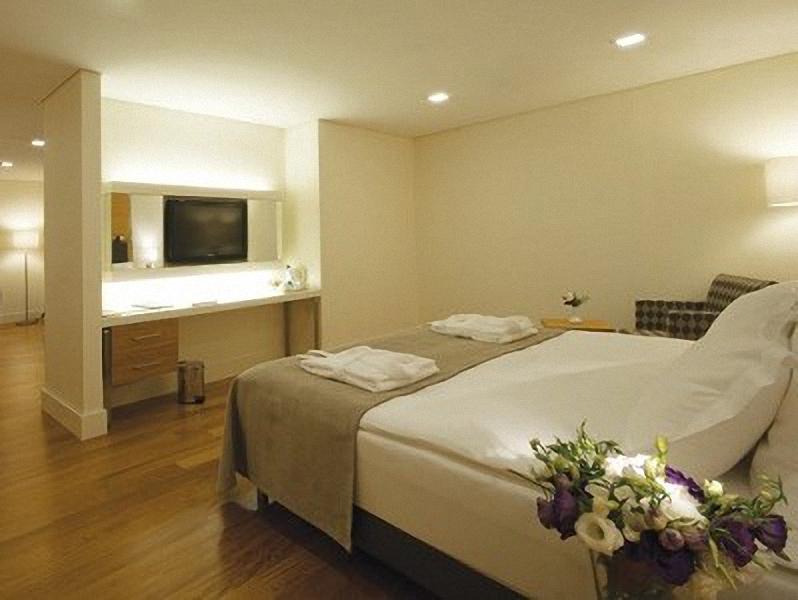Tav Airport Hotel (Devlet Hava Meydanlari Isletmesi Airport Akademi Misafirhane)
