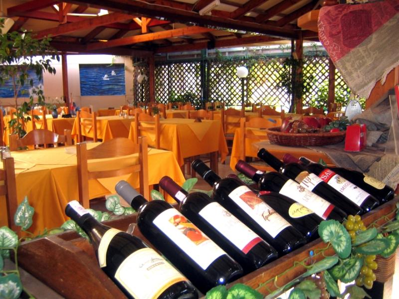 Caravel Apartment Hotel