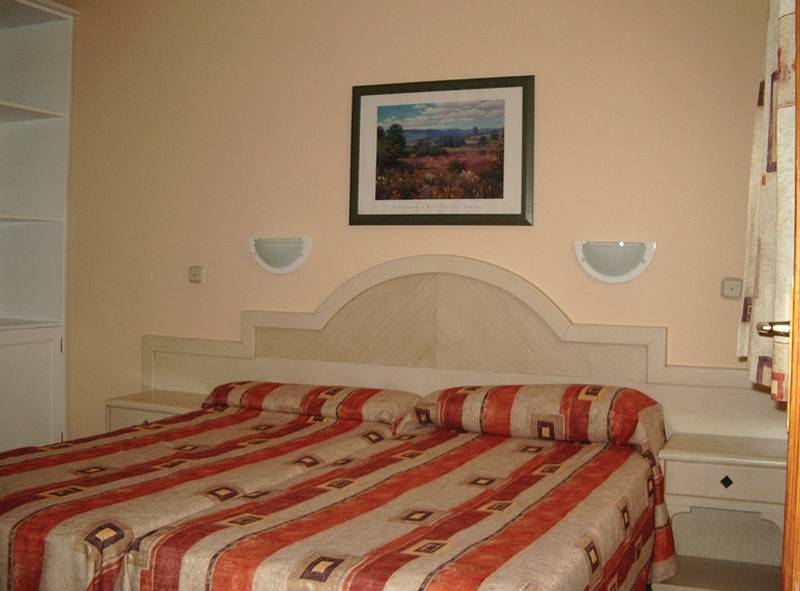 Los Veleros Apartments