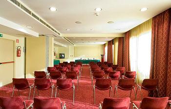Alpi Hotel