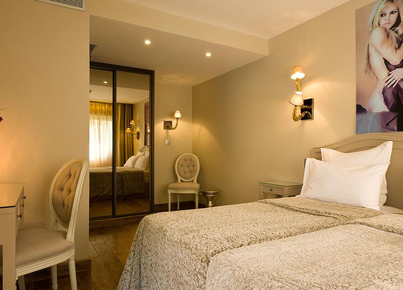 B Montmartre Hotel