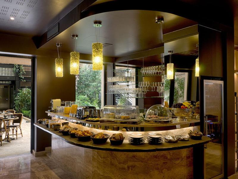 B Montmartre Hotel
