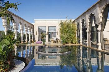 Palais Namaskar