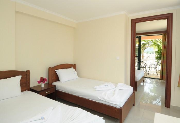 Caretta Beach Hotel & Apartments