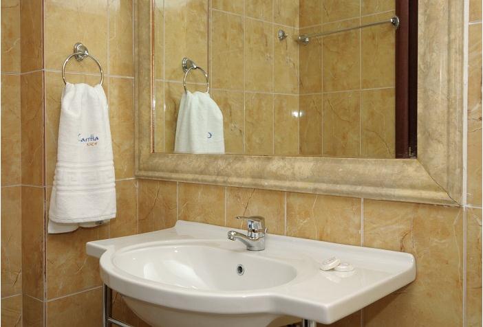 Caretta Beach Hotel & Apartments