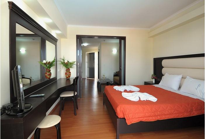 Caretta Beach Hotel & Apartments