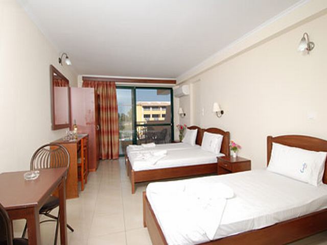 Caretta Beach Hotel & Apartments