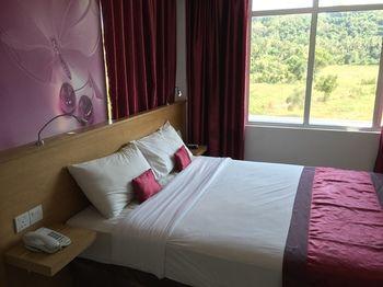 Fave Hotel Cenang Beach