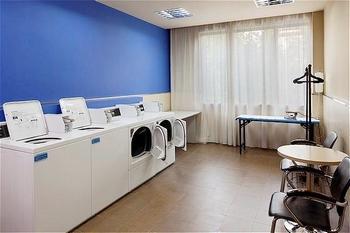 Holiday Inn Express Meilong