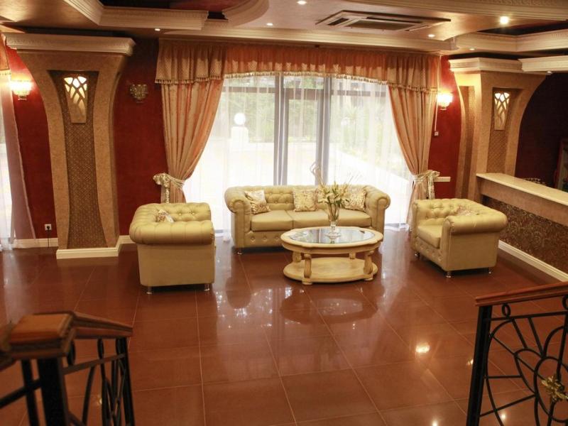 Золотой Дельфин