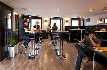 The Three Corners Hotel Art