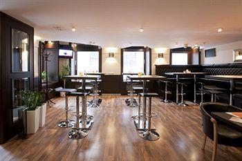 The Three Corners Hotel Art