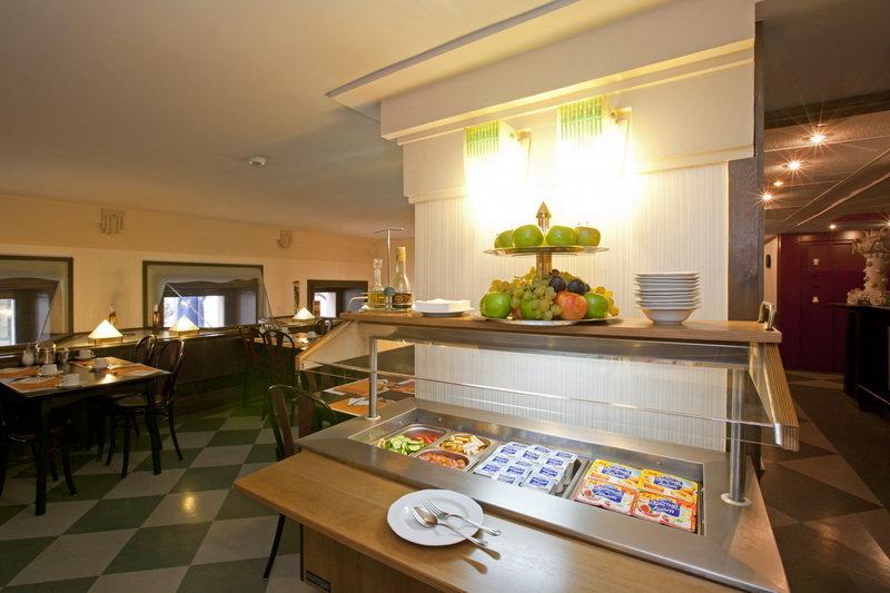 The Three Corners Hotel Art