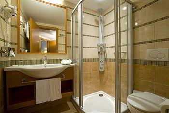 The Three Corners Hotel Art