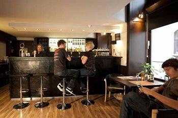 The Three Corners Hotel Art