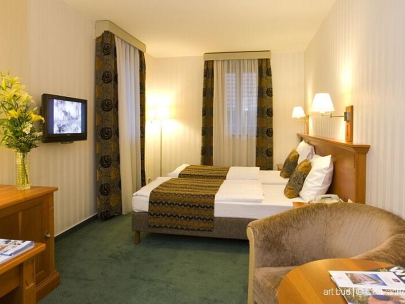 The Three Corners Hotel Art