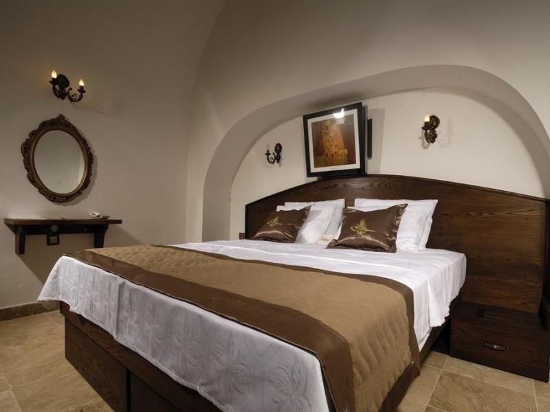 Cesme Kanuni Kervansaray Historical Hotel