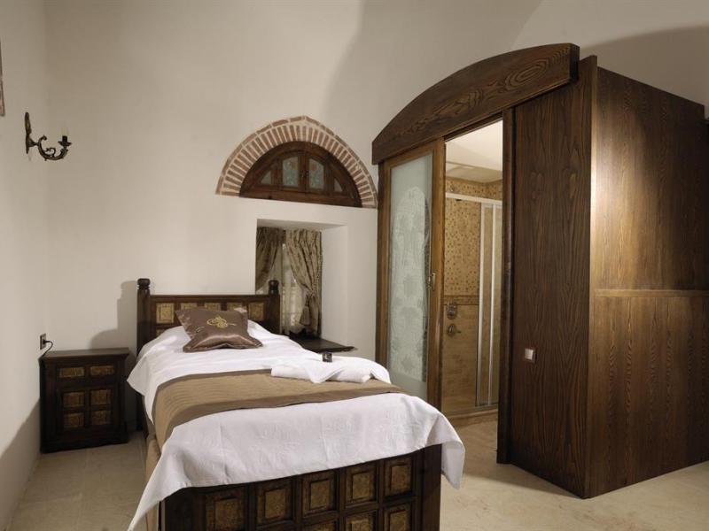 Cesme Kanuni Kervansaray Historical Hotel