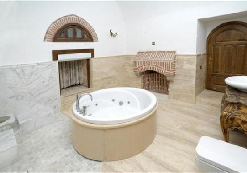 Cesme Kanuni Kervansaray Historical Hotel