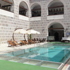 Cesme Kanuni Kervansaray Historical Hotel