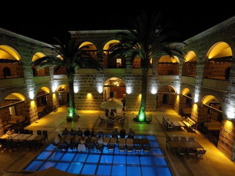 Cesme Kanuni Kervansaray Historical Hotel
