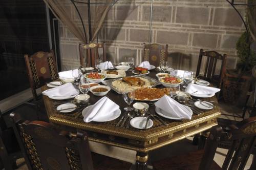 Cesme Kanuni Kervansaray Historical Hotel