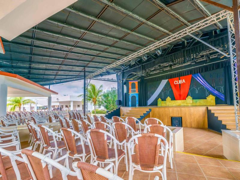 Memories Caribe Beach Resort (Adults Only)