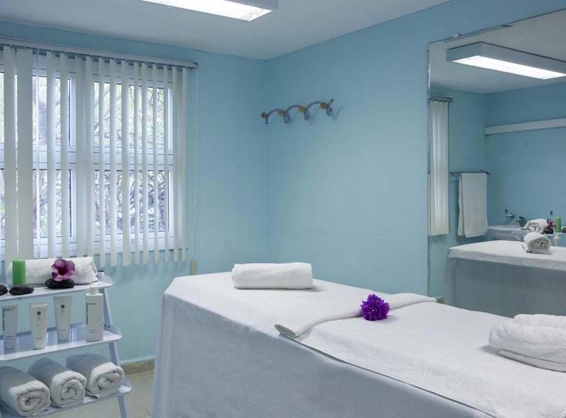 Memories Caribe Beach Resort (Adults Only)