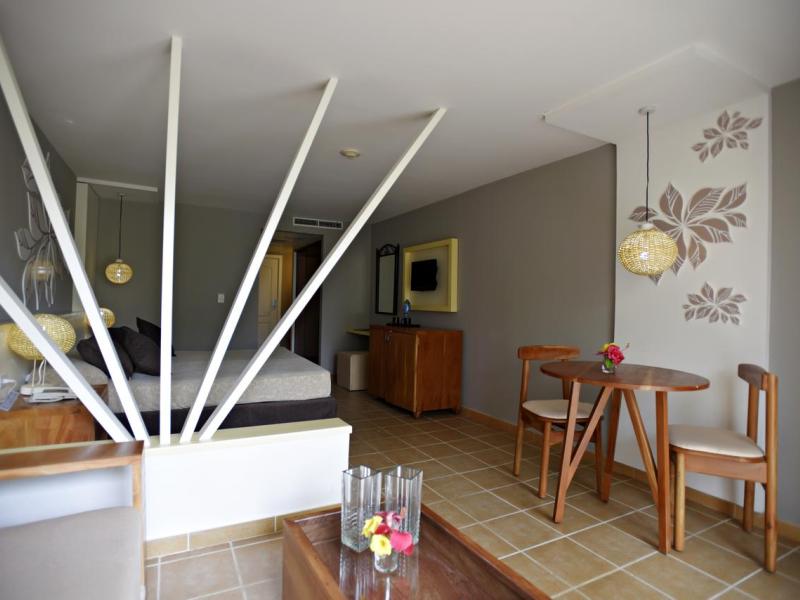 Memories Caribe Beach Resort (Adults Only)