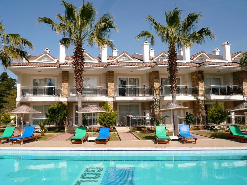 Blue Green Residence