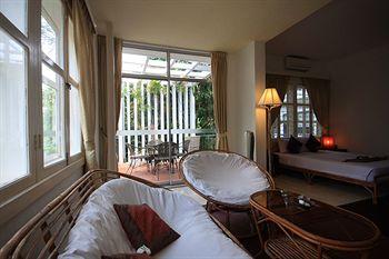 Frangipani Villa-60s Hotel