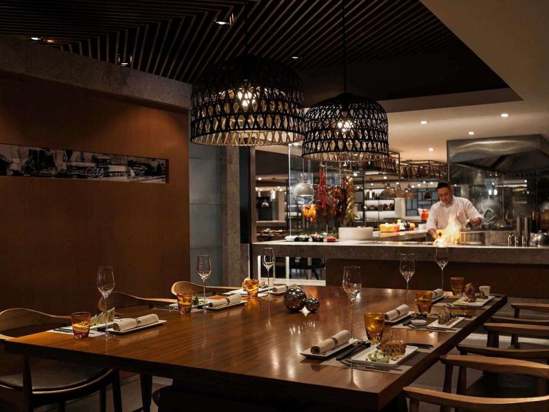 Pullman Shanghai Skyway Hotel