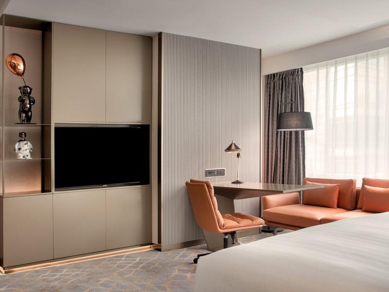 Pullman Shanghai Skyway Hotel