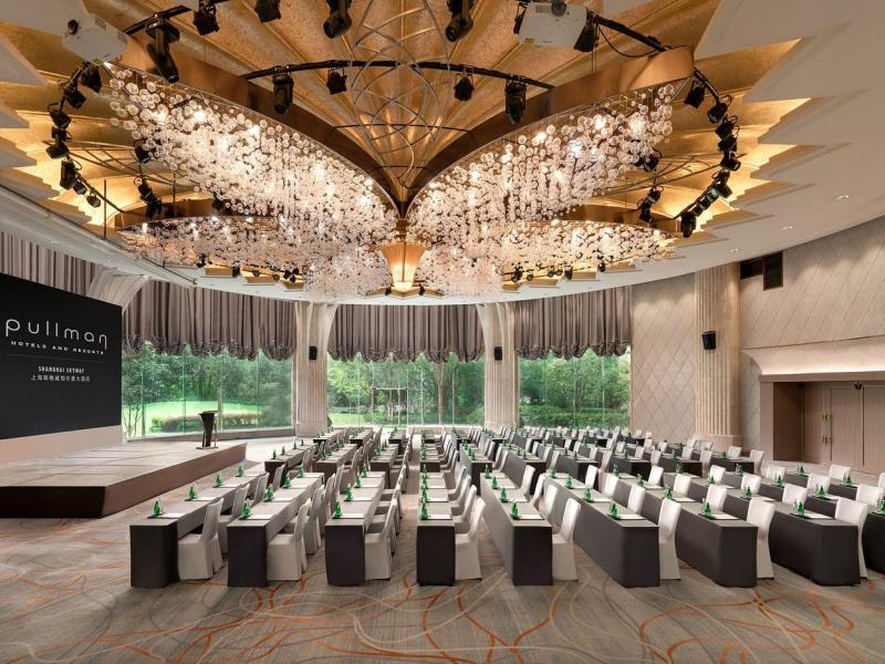 Pullman Shanghai Skyway Hotel