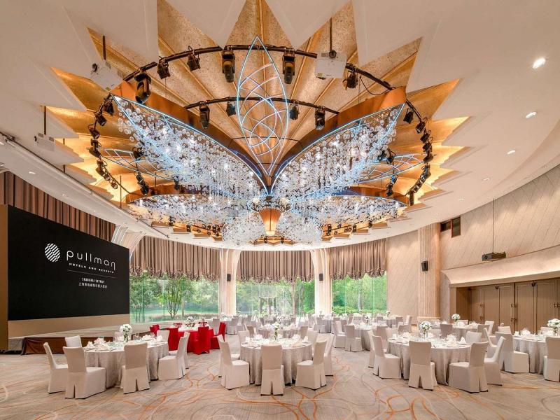 Pullman Shanghai Skyway Hotel