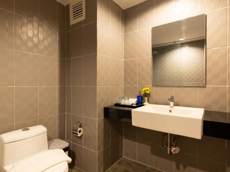 Royal Phala Cliff Beach