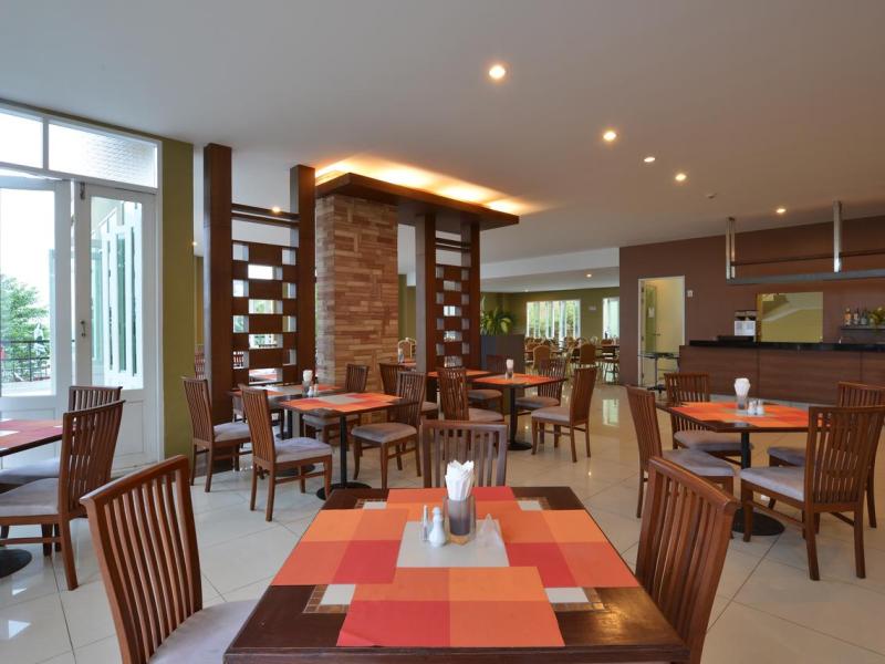 Royal Phala Cliff Beach