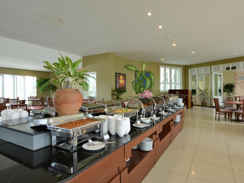 Royal Phala Cliff Beach