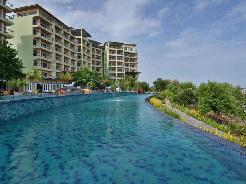 Royal Phala Cliff Beach