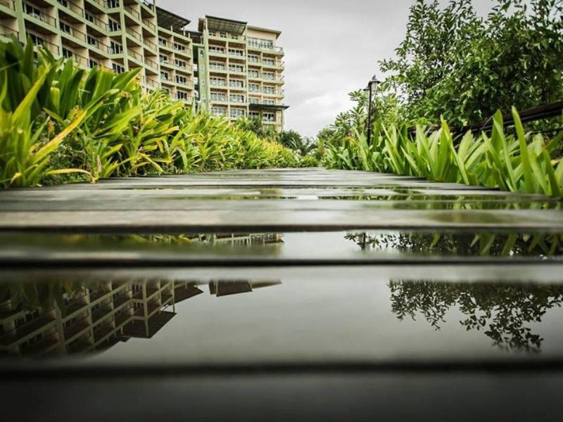 Royal Phala Cliff Beach