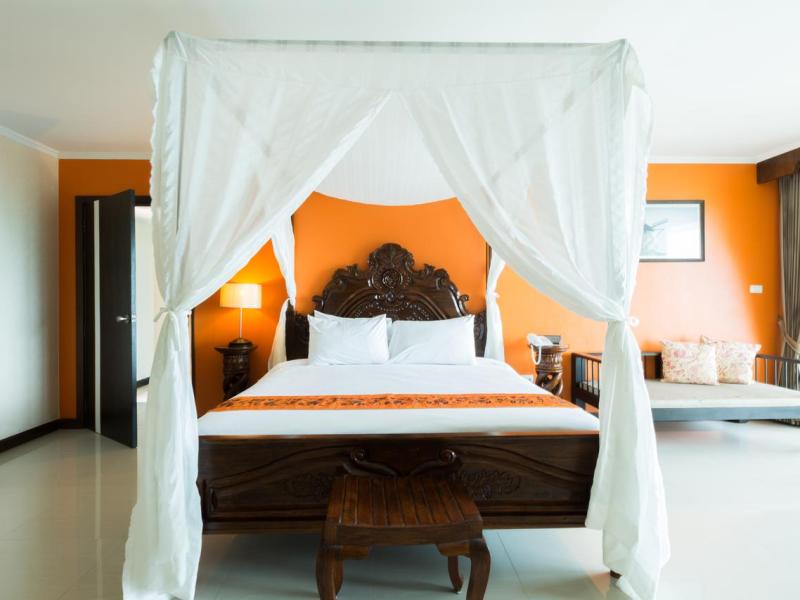 Royal Phala Cliff Beach