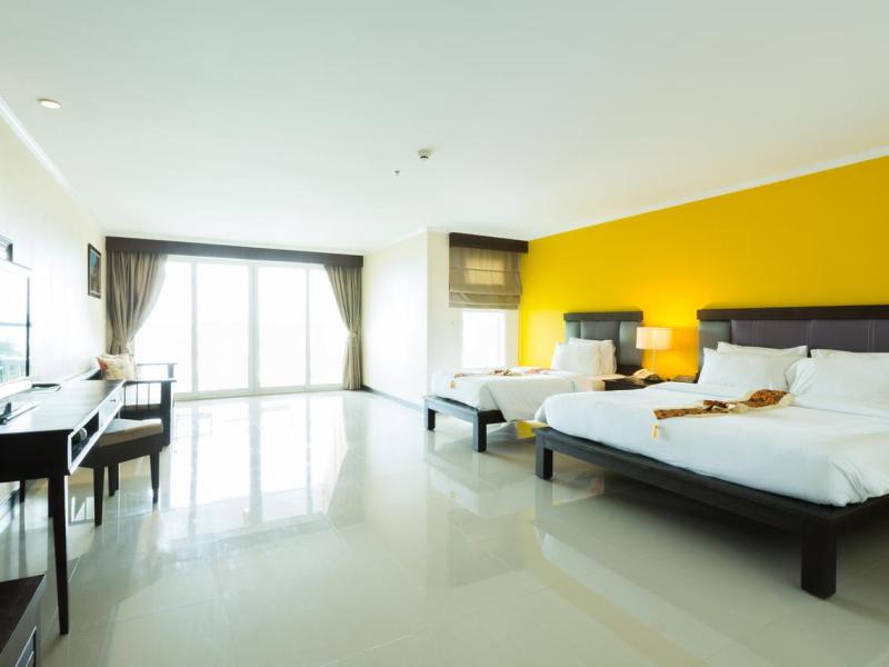 Royal Phala Cliff Beach