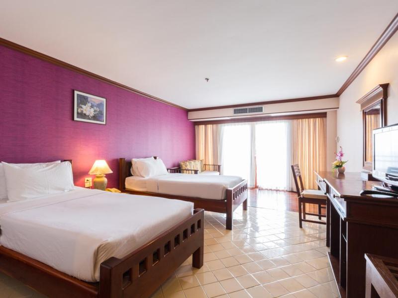 Royal Phala Cliff Beach