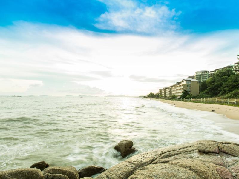 Royal Phala Cliff Beach