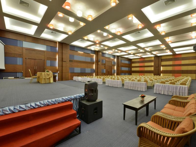 Royal Phala Cliff Beach