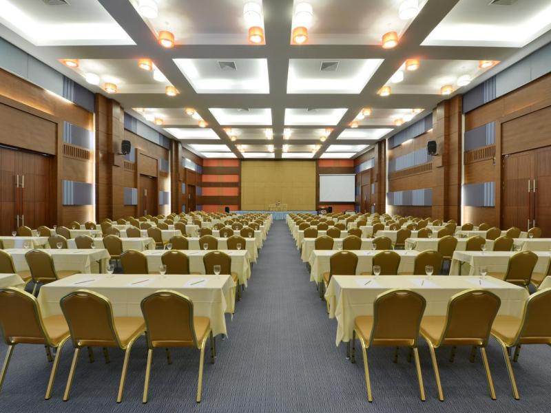 Royal Phala Cliff Beach